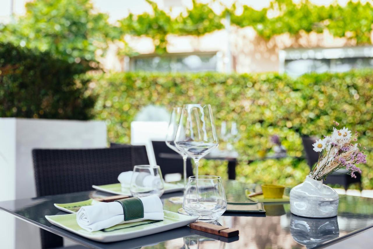 Le Carre D'Alethius Logis Hotel Restaurant Charmes-sur-Rhone Exteriér fotografie