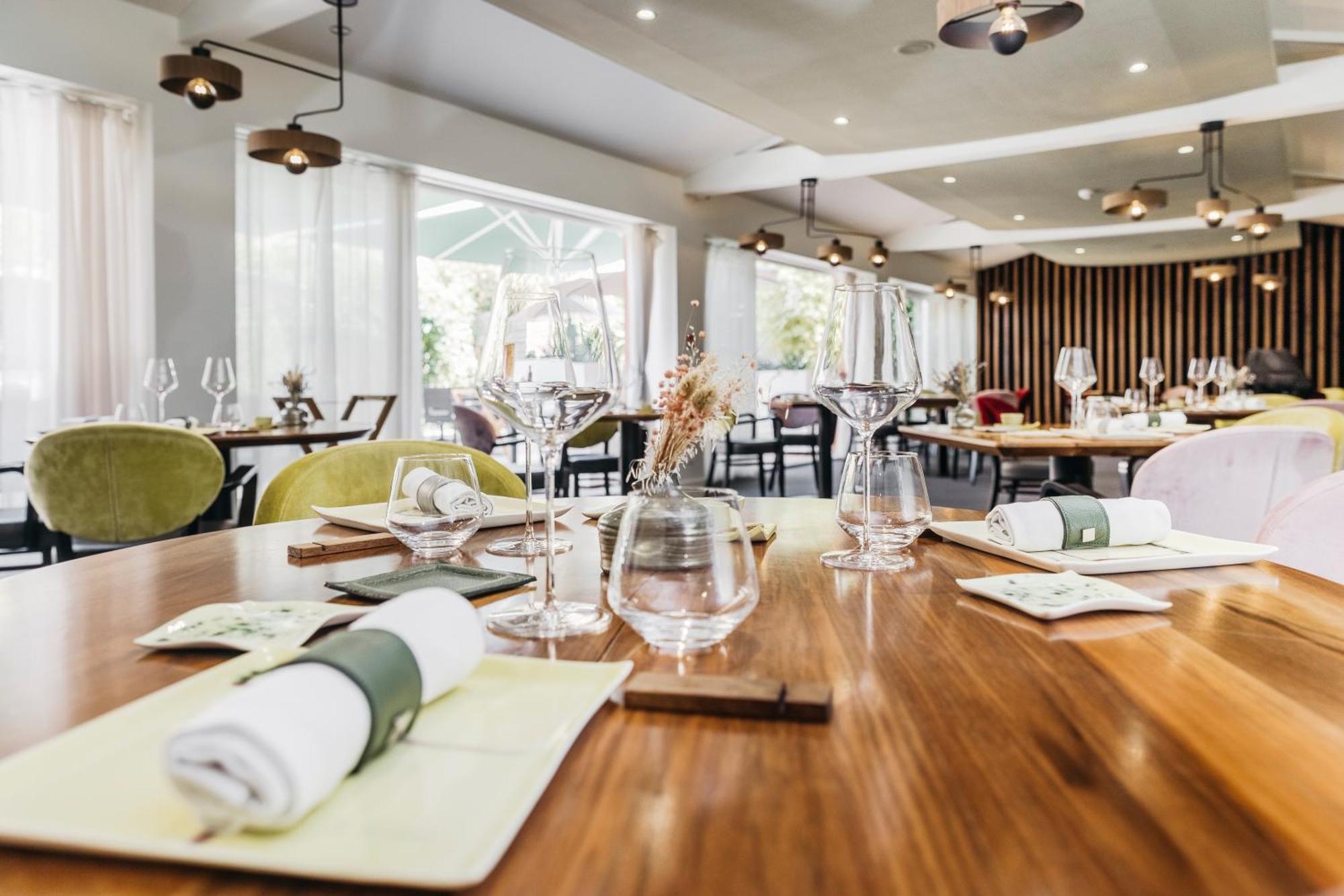 Le Carre D'Alethius Logis Hotel Restaurant Charmes-sur-Rhone Exteriér fotografie