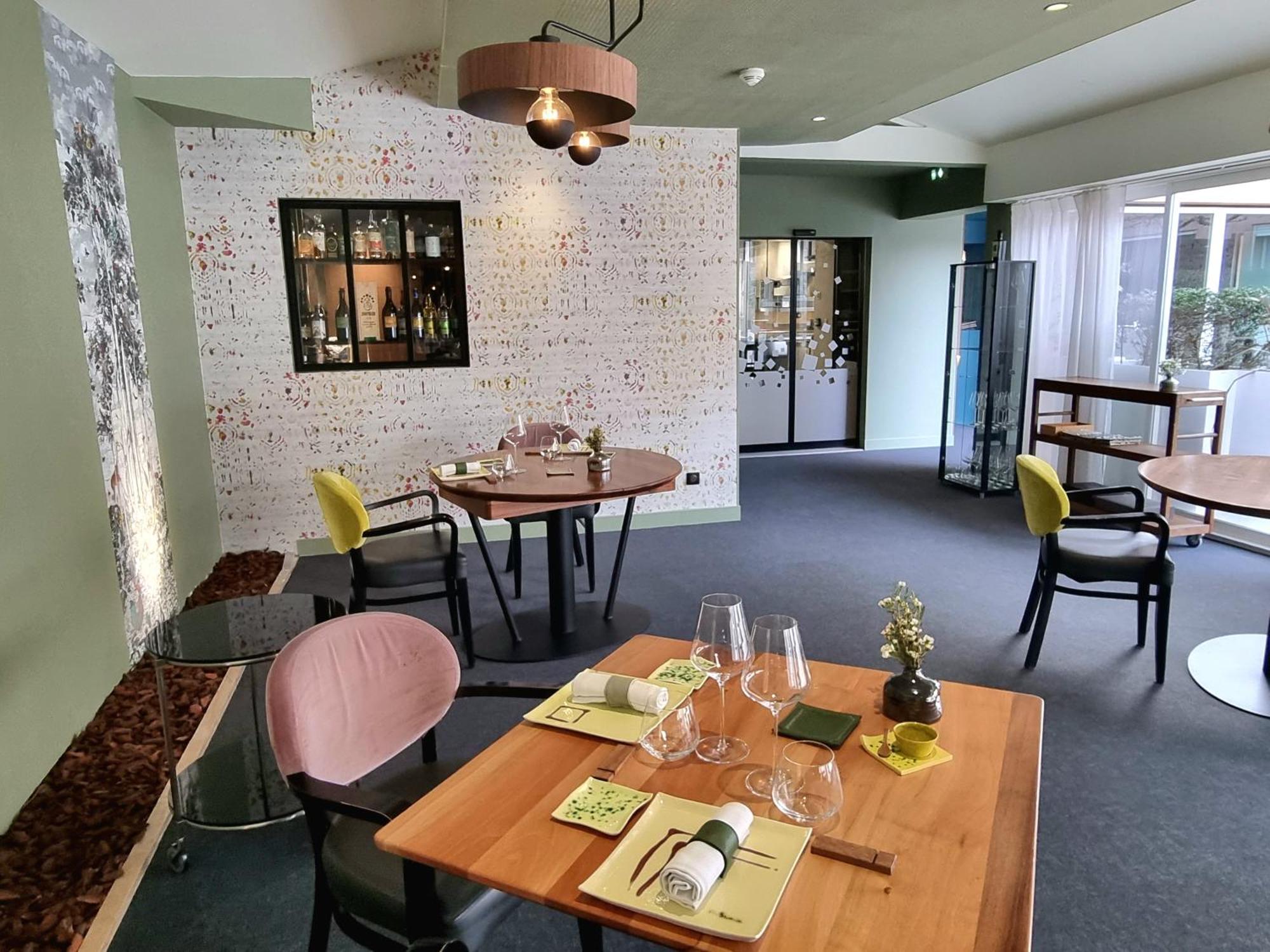 Le Carre D'Alethius Logis Hotel Restaurant Charmes-sur-Rhone Exteriér fotografie